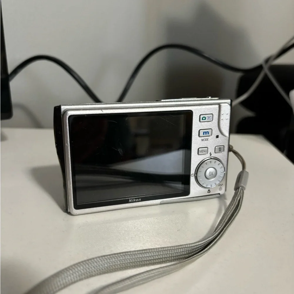Nikon Coolpix S6 Compact Digital Camera